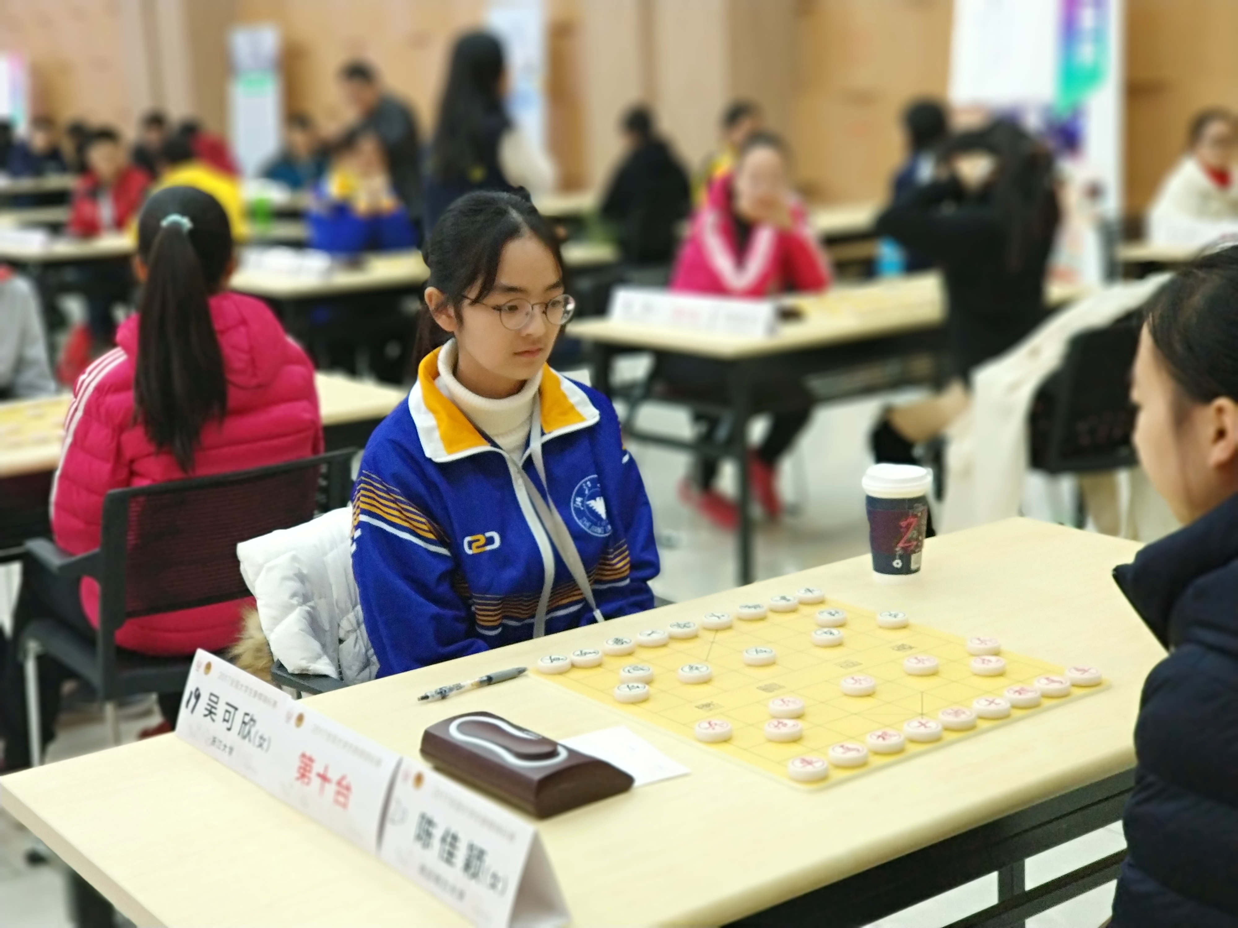 国家级象棋大师:吴可欣国家级象棋大师:赵旸鹤信电系:孙典电气学院